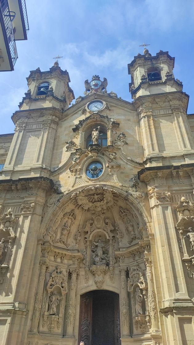 Lugar Basílica de Santa María del Coro