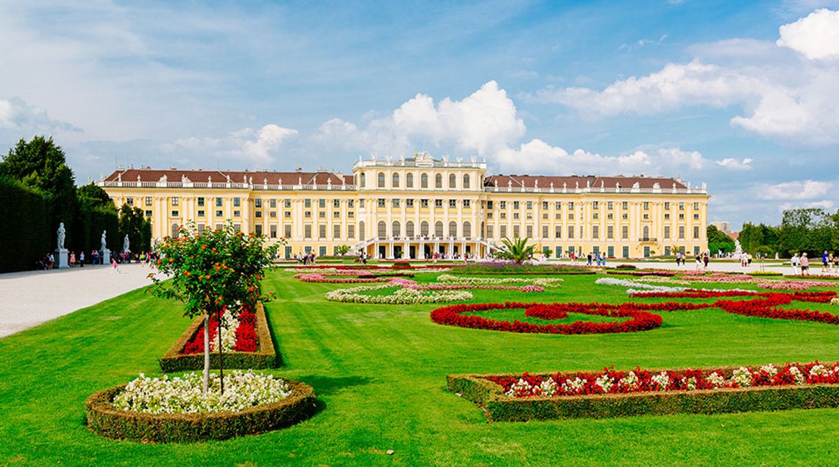 Place Schönbrunn Palace