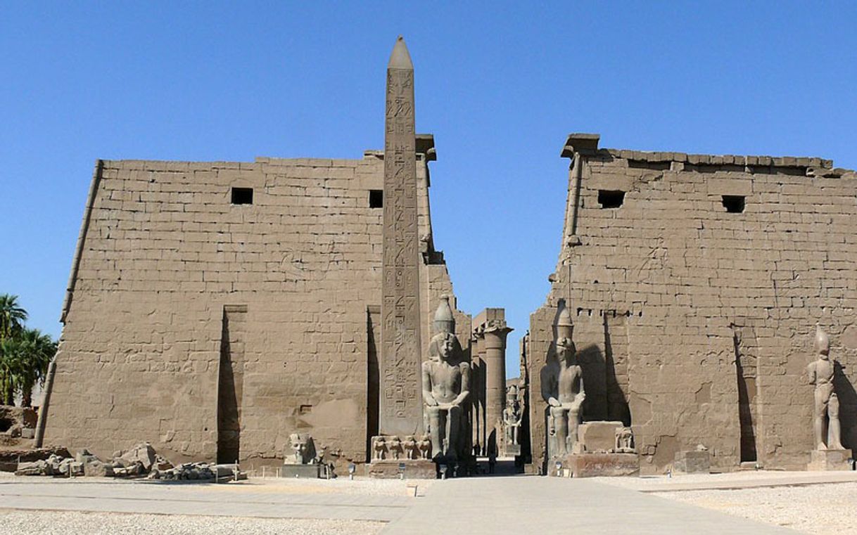 Lugares Karnak Temple Entrance