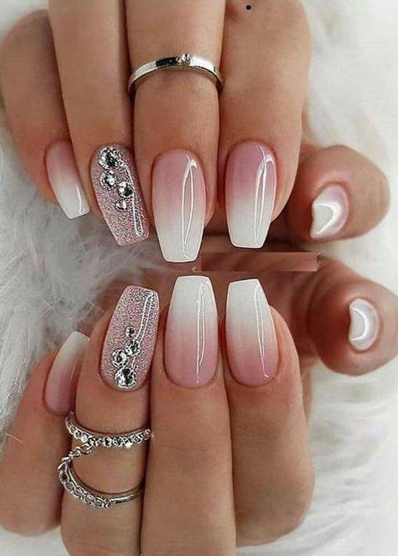 Moda Unhas tendencia em nail art primavera-verão 2021♡