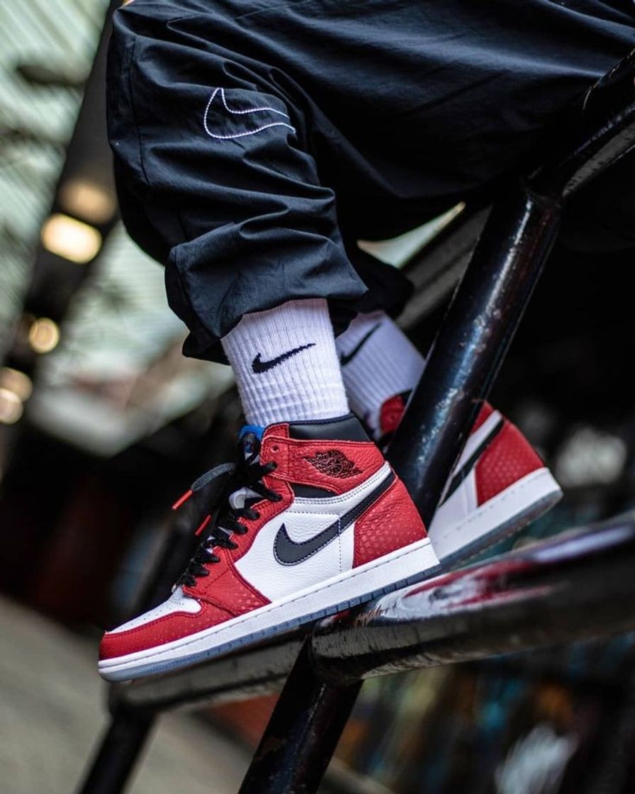 Social Nike Air Jordan 1 Mid Banned Bred