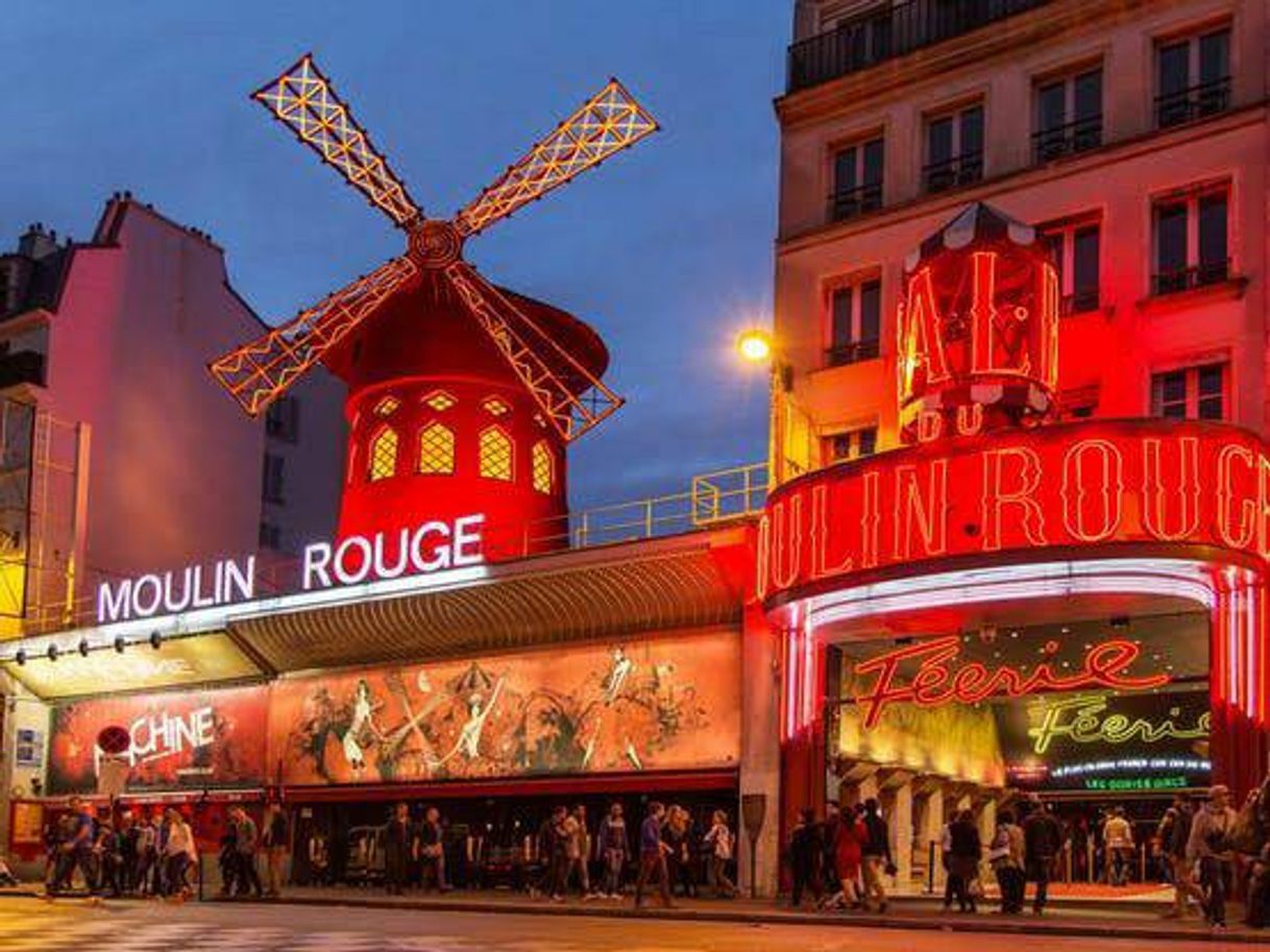 Place Moulin Rouge