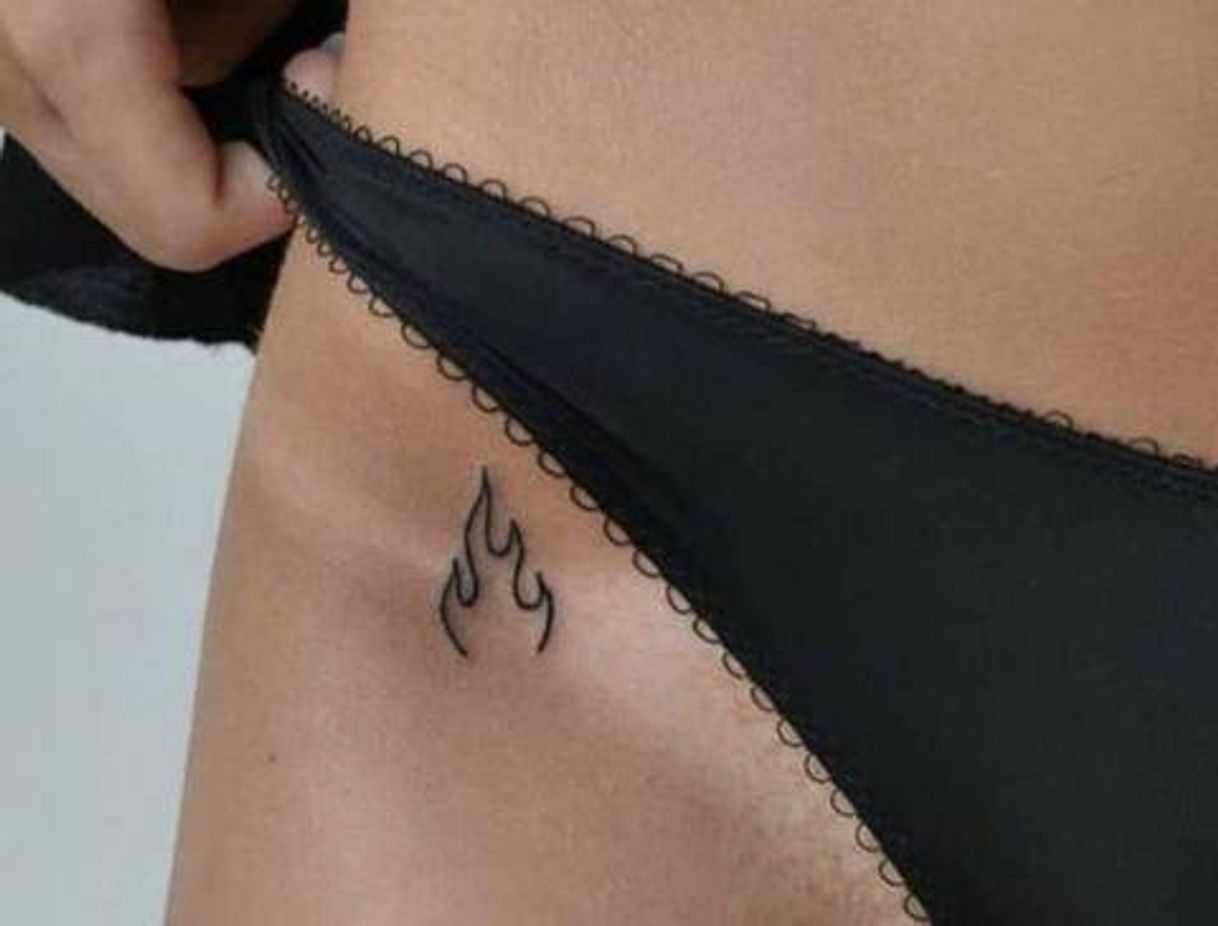 Fashion Tattoo delicada chama/fogo