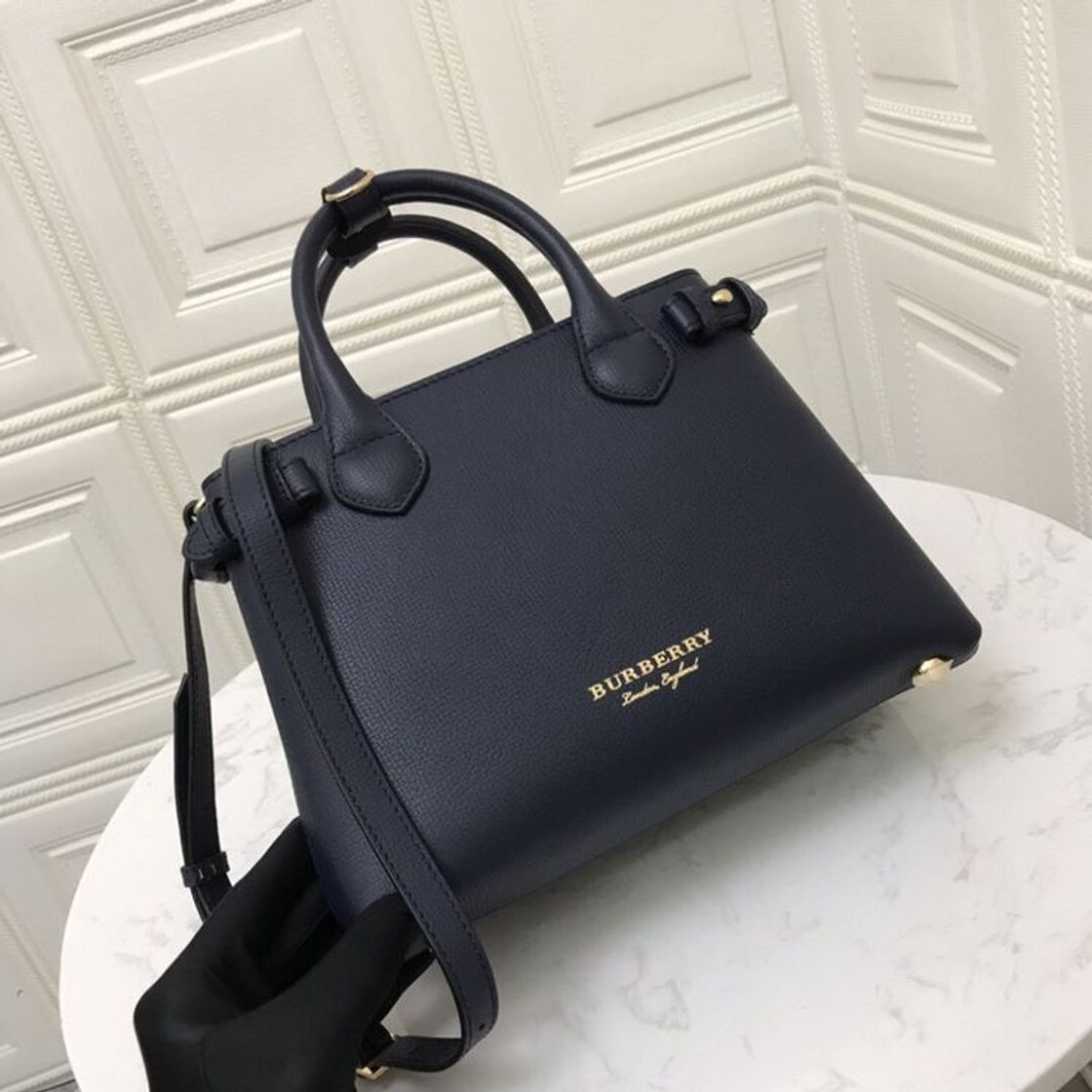 Moda BOLSA BURBERRY🖤✨🤩