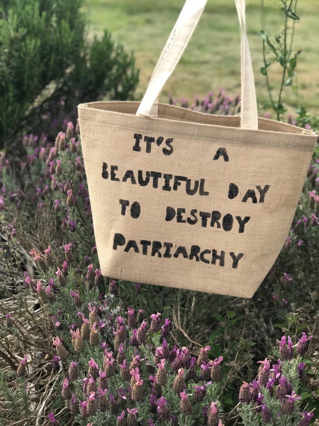 Moda Bolsa tipo capazo feminista