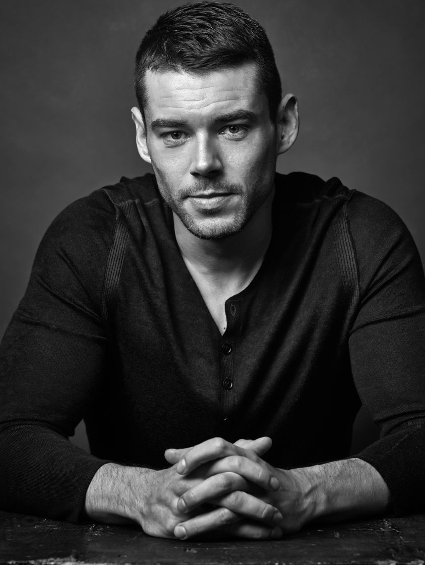 Moda Brian J. Smith 