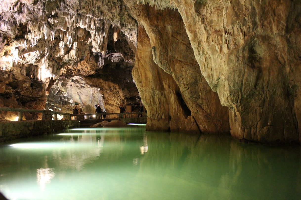 Lugar Cueva de Valporquero