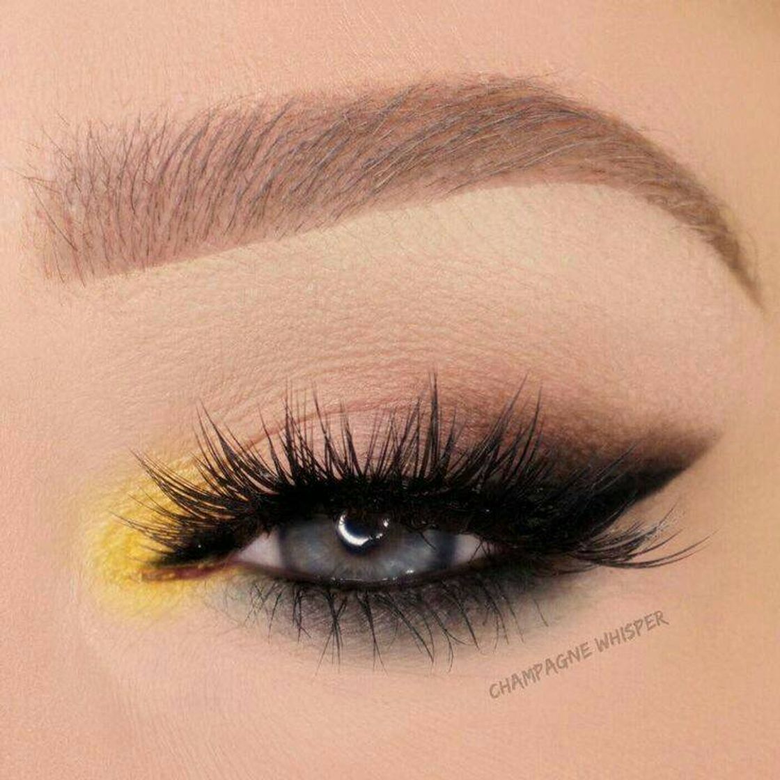 Fashion Beautiful makeup 