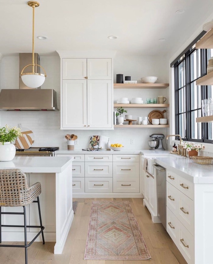 Fashion Love this clean white kitchen 