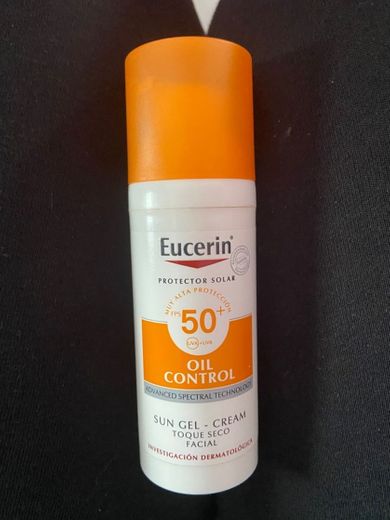 Protector Eucerin Oil control