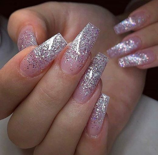 glitter nails 🤩