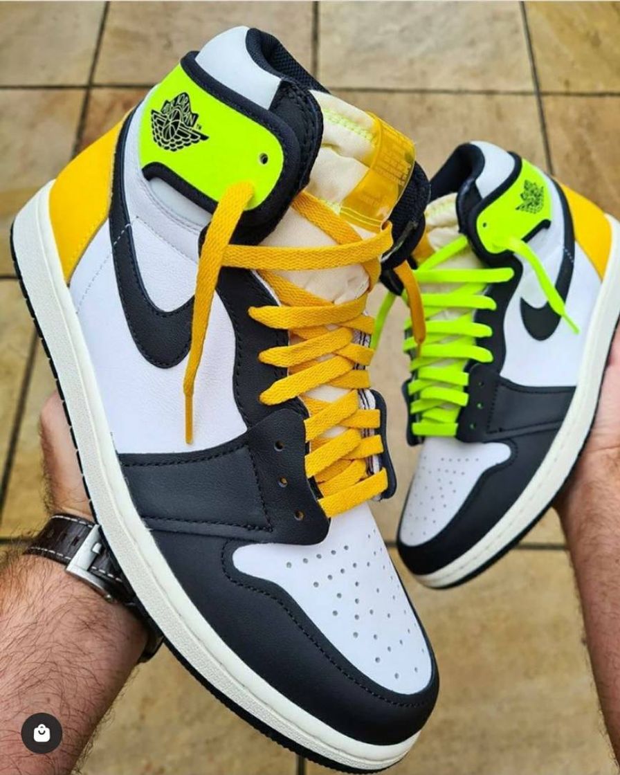 Social AIR JORDAN 1 MID