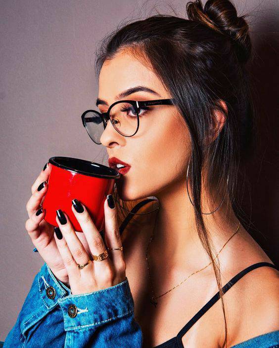 Moda Poses com café 