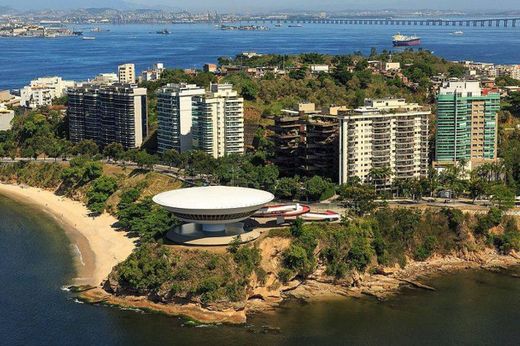 Museu de artecontemporânea de Niterói. 