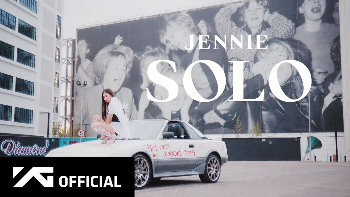 Fashion BLACKPINK: JENNIE SOLO M/V 