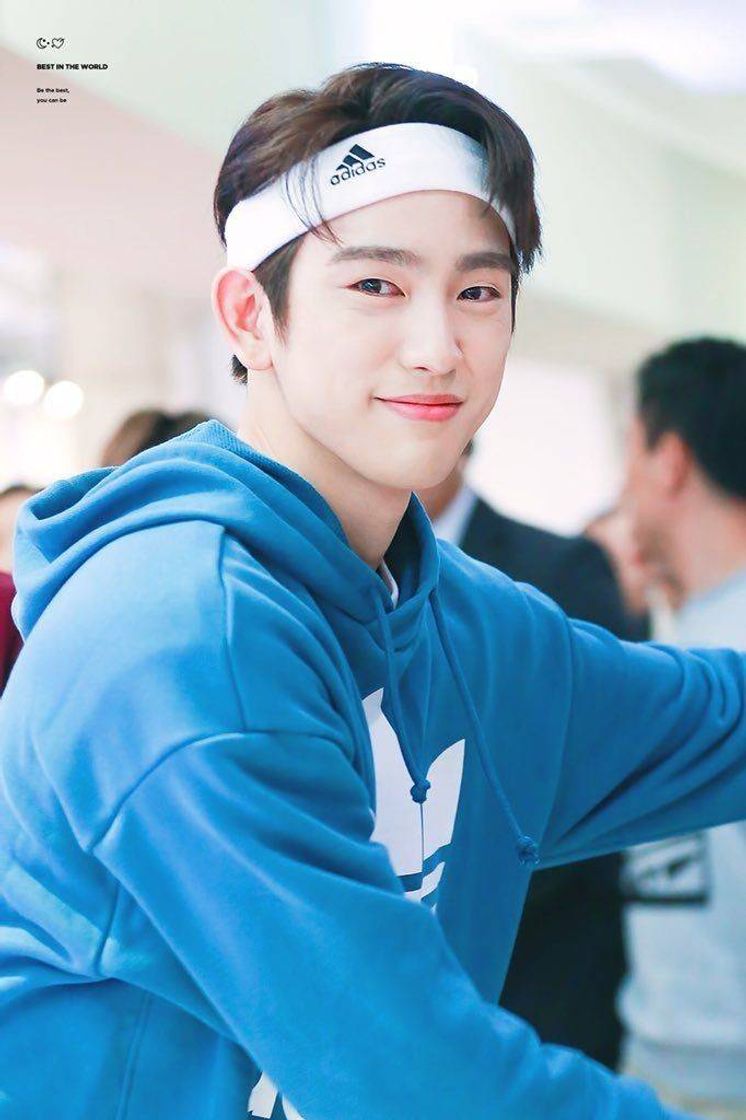 Moda O Jinyoung é muito lindo ❤️