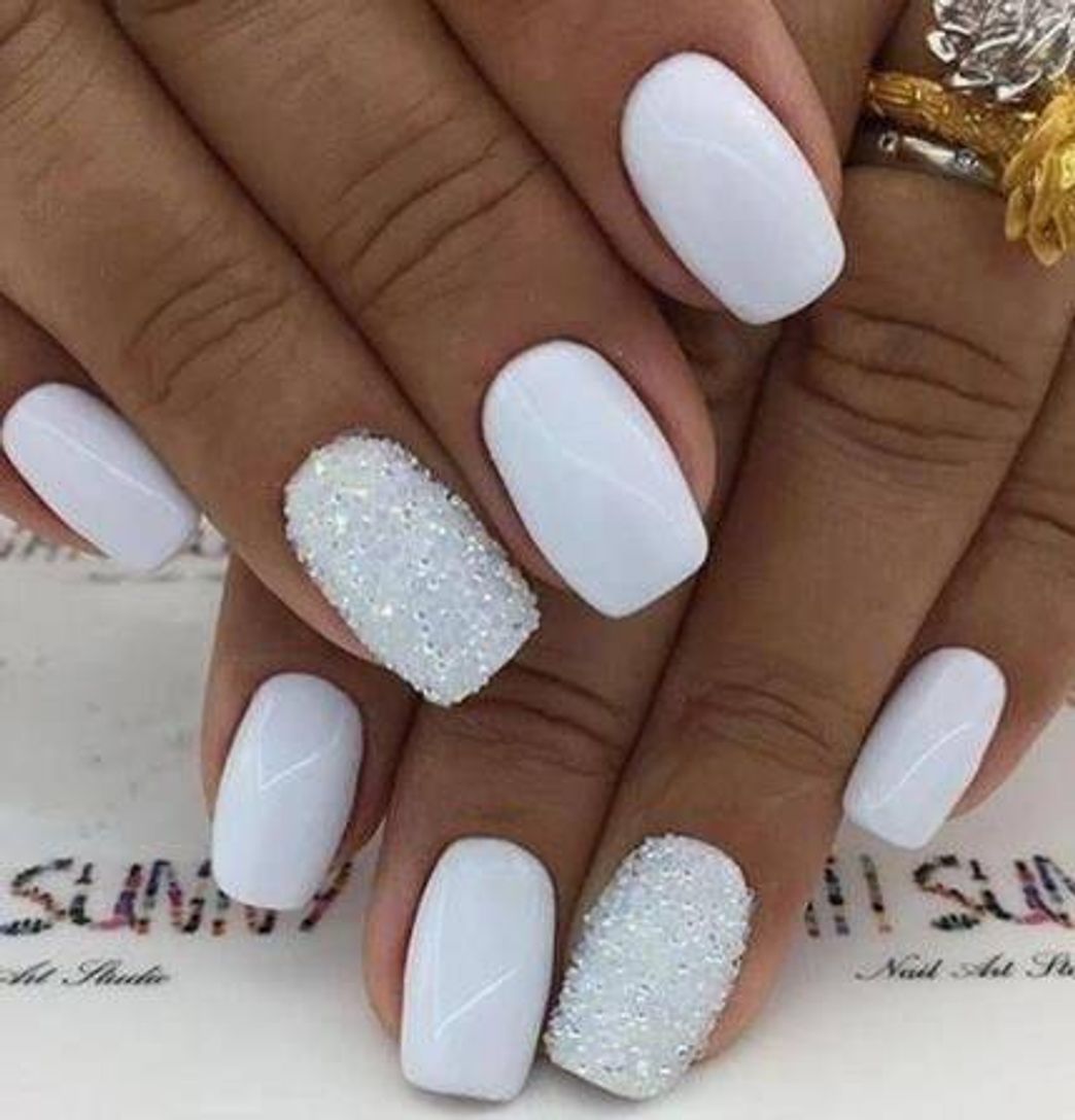 Moda White Nail