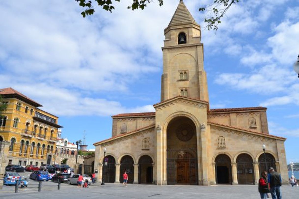 Place Iglesia de San Pedro