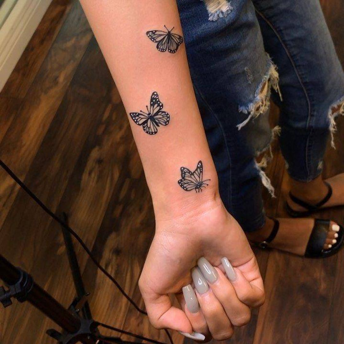 Fashion tatuagem no anti-braço❤️