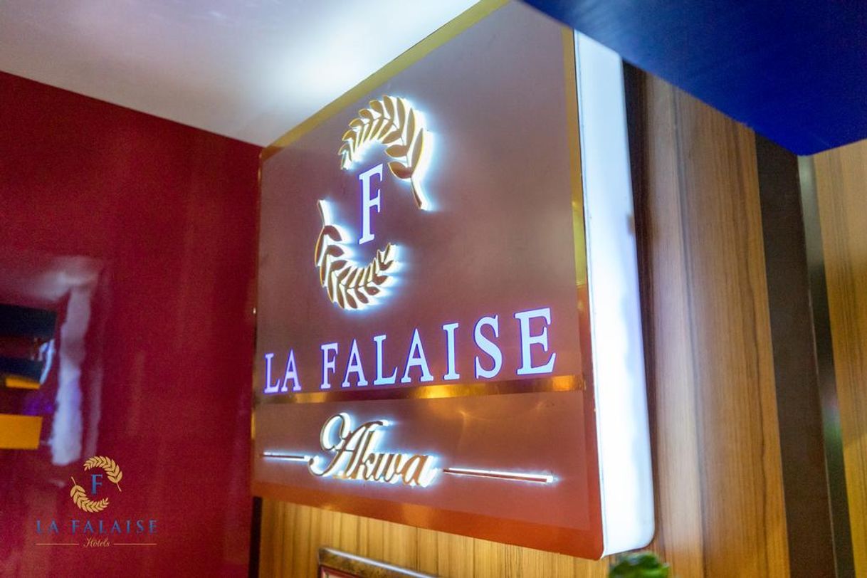 Lugares Hôtel La Falaise Bonanjo