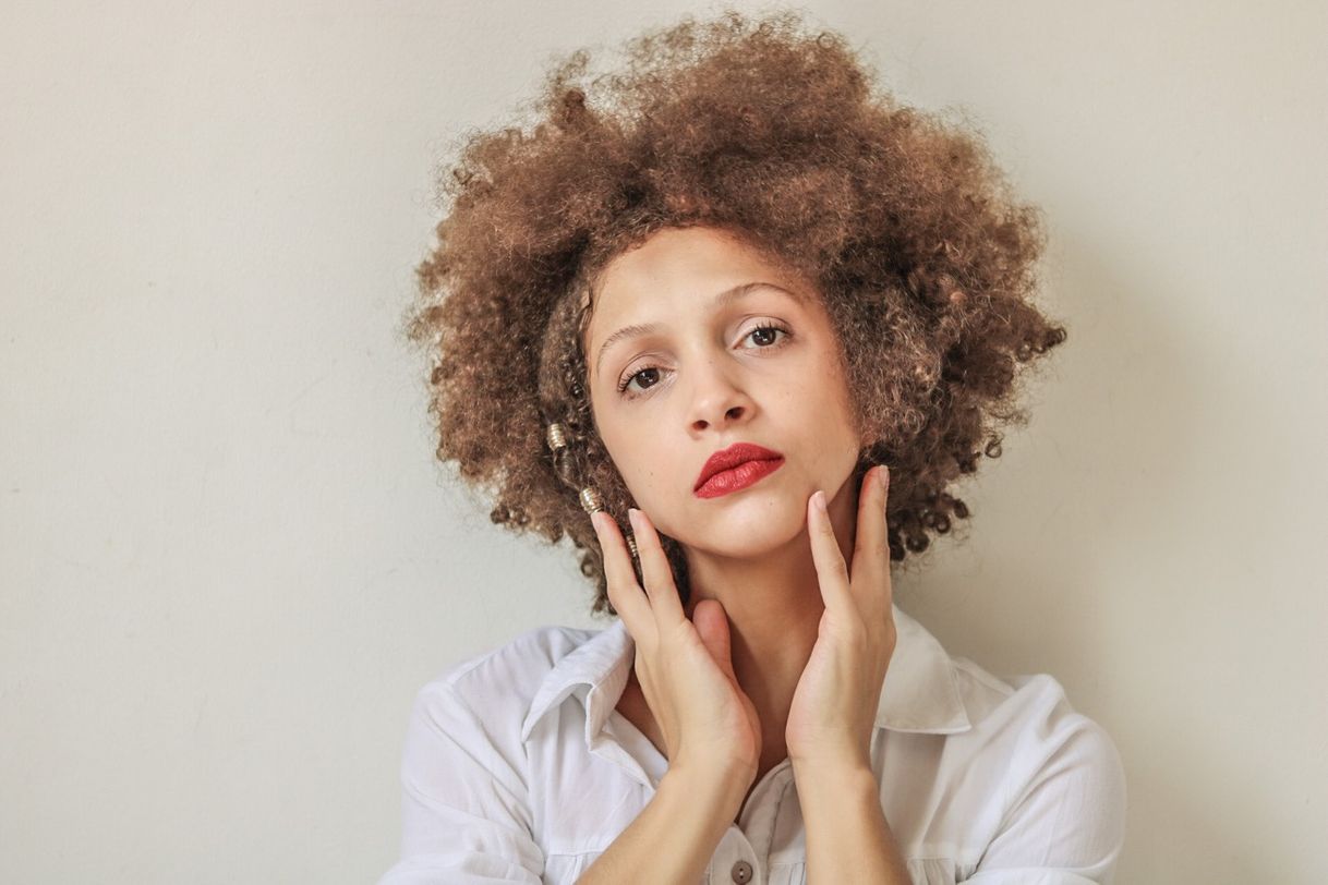 Moda A versatilidade de um cabelo cacheado!