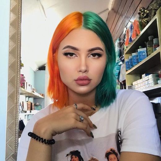 Cabelo verde e laranja  