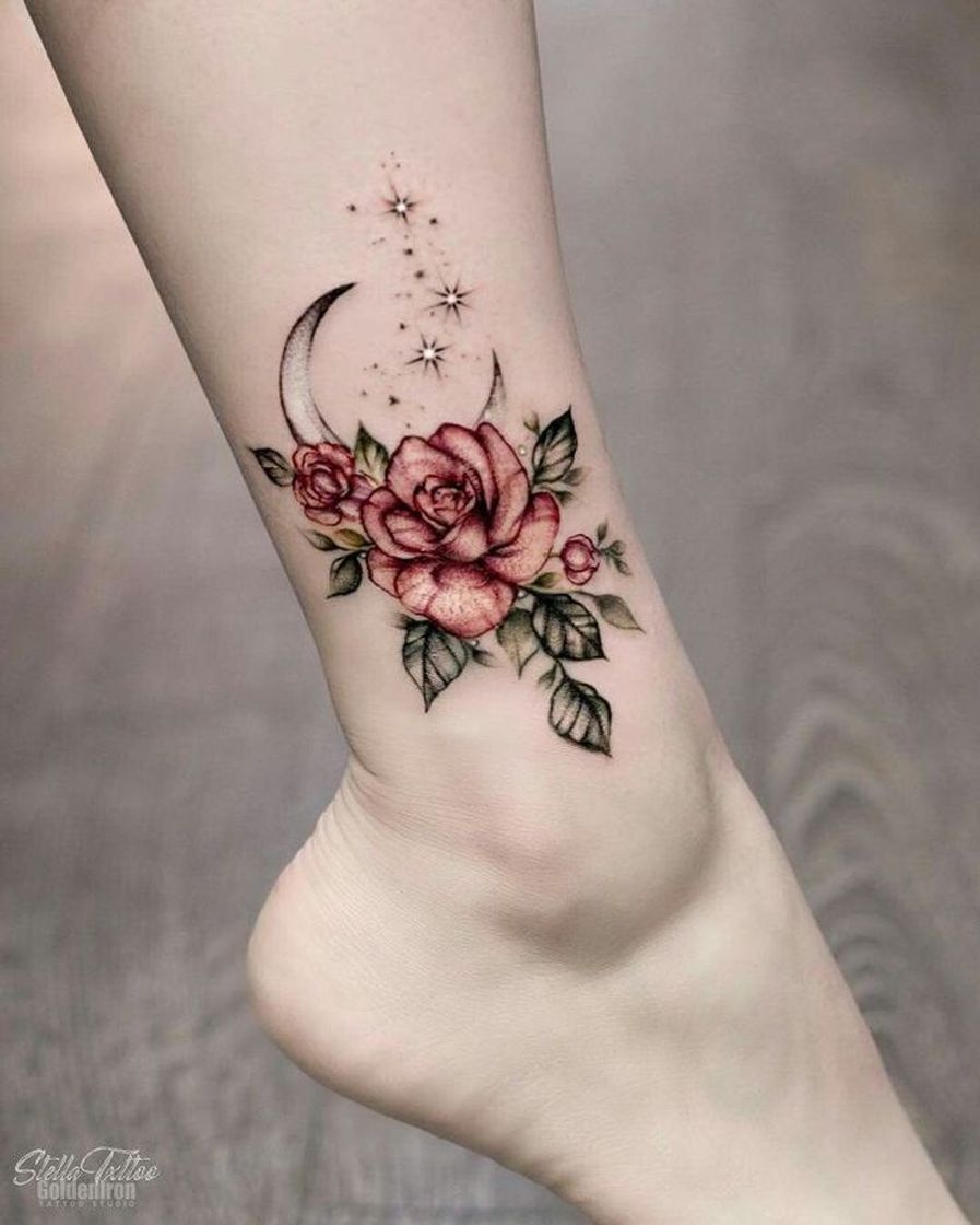 Moda #ankletattoo #moontattoo #flowertattoo #startattoo #tattoosforgirls ...