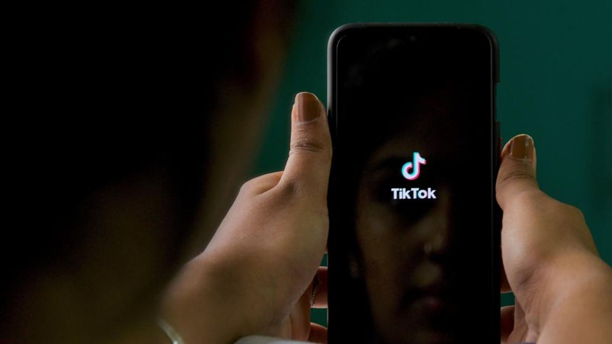 Moda Anonymous pide que borren la aplicación TikTok