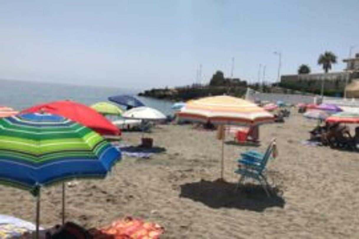 Cierran varias playas en Nerja por alta ocupación