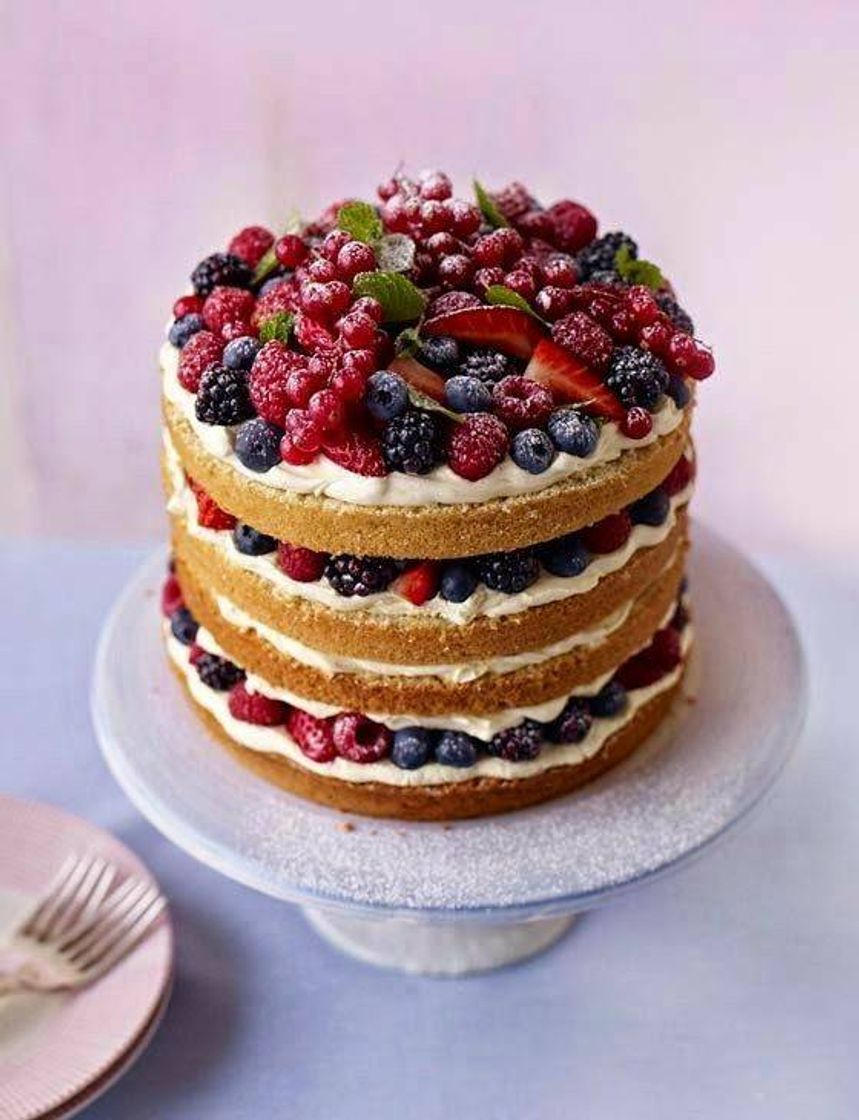 Fashion Naked Cake com frutas vermelhas 😍😋