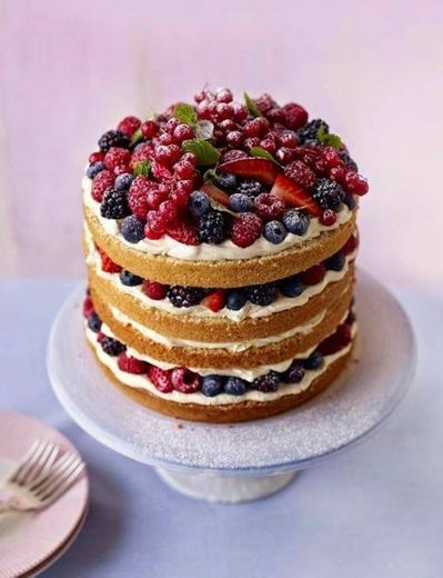 Naked Cake com frutas vermelhas 😍😋