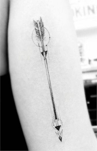 Tatuagem de flecha simples
