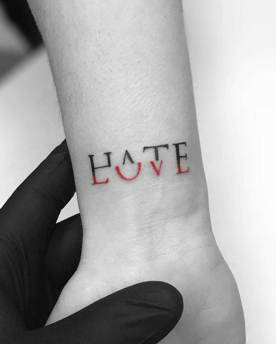 Moda Tattoo Hate and love