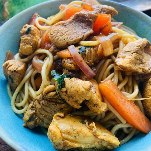 😋Tallarín Saltado criollo con pollo🍝