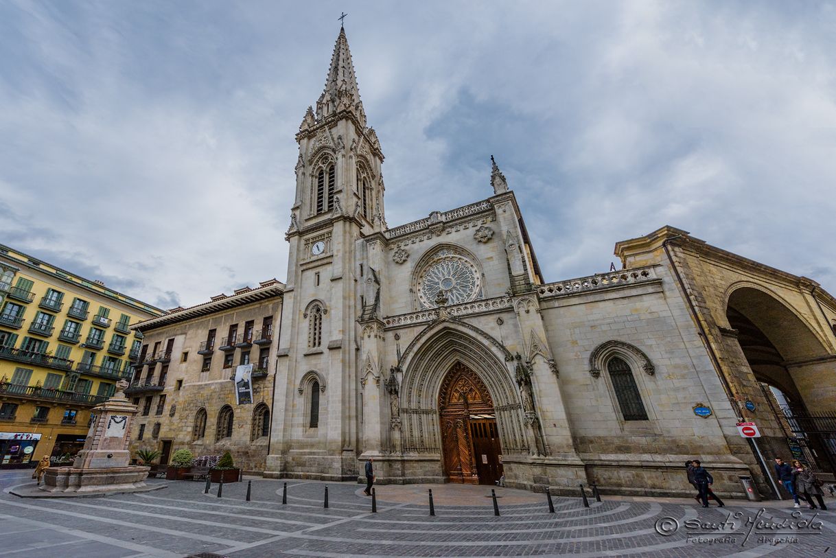 Lugar Catedral de Santiago (St. James' Cathedral）