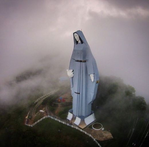 Monumento a la Virgen de La Paz