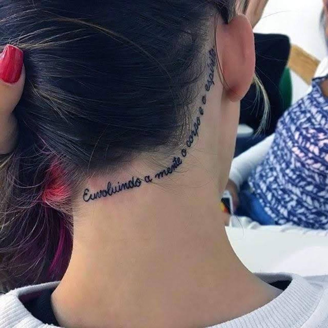 Fashion tatuagem pescoço 2