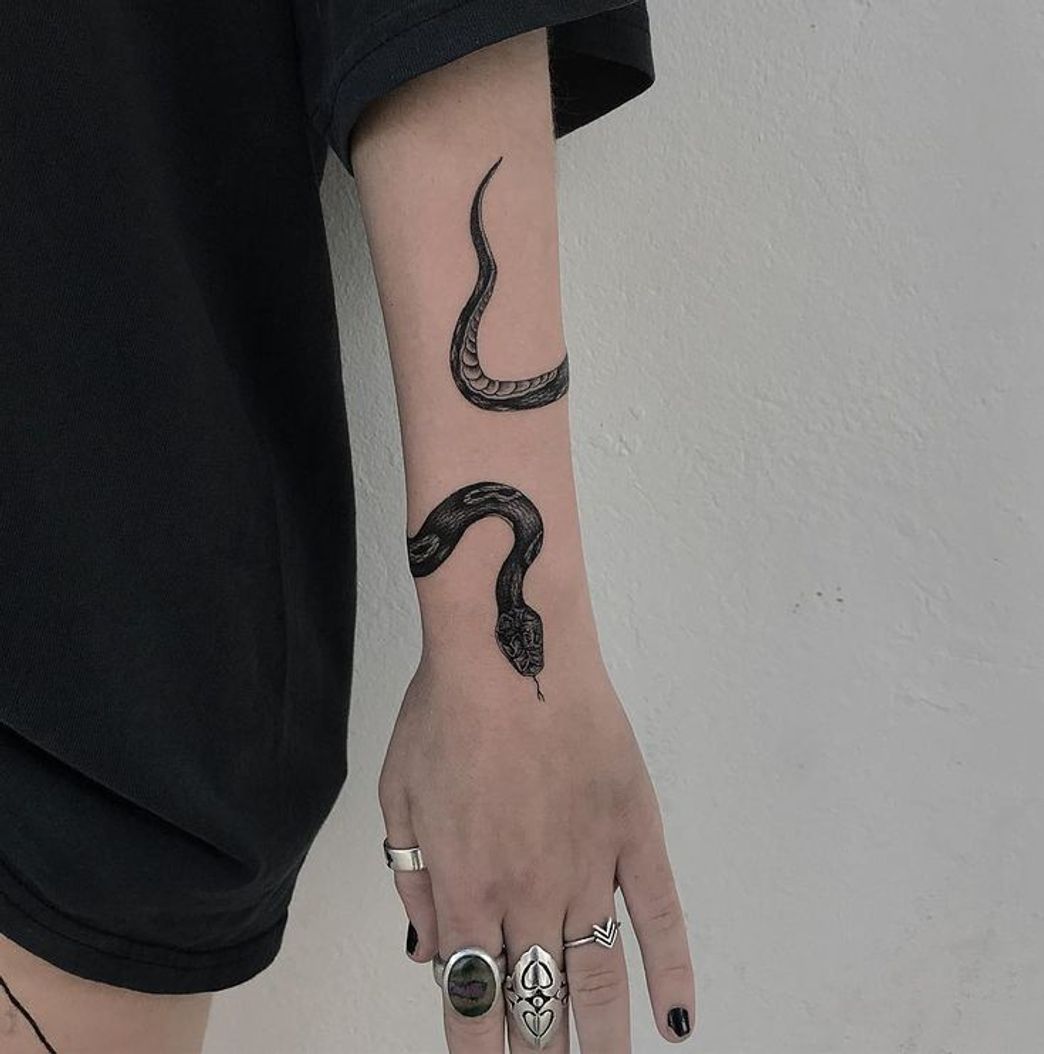 Fashion Tatuagem cobra fem