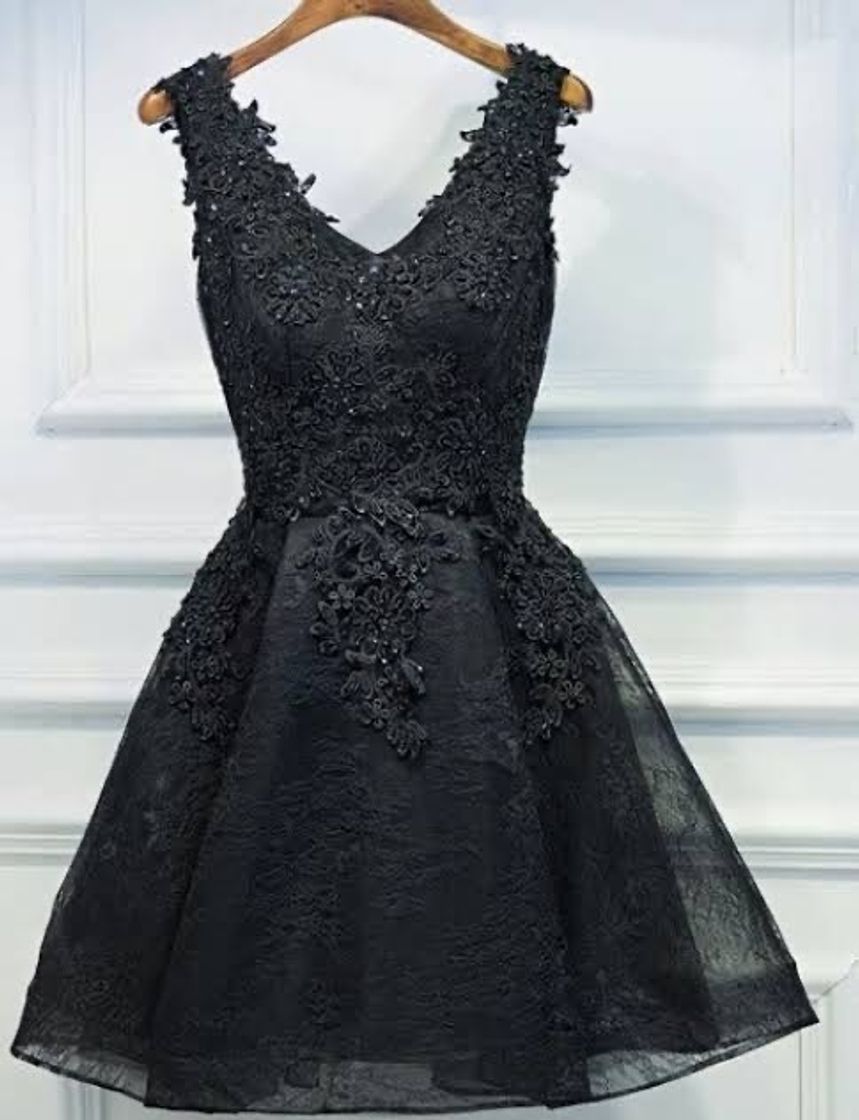 vestido curto preto de renda