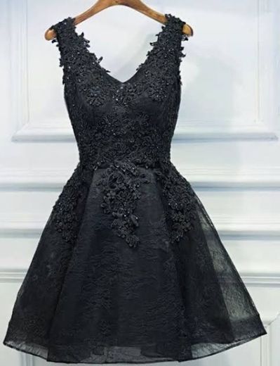 vestido curto preto de renda