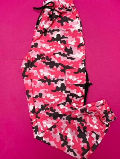 calça jogger camuflada rosa 