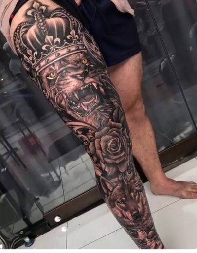 Tattoo masculina na perna