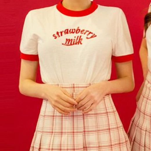 chuu Camiseta con estampado «Strawberry Milk» | YesStyle