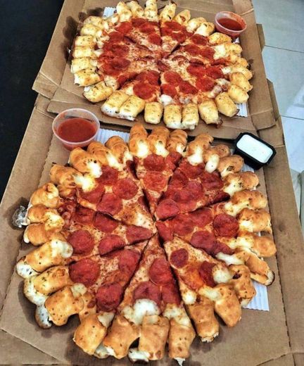 Stuffed crusty pizza 🍕