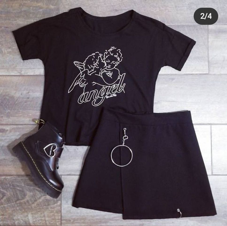 Fashion Falda-short negra, remera negra 