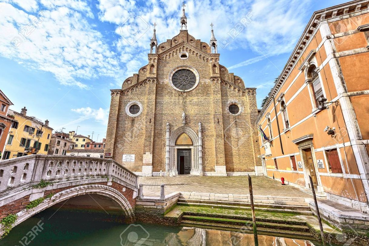 Place Basílica de Santa María dei Frari