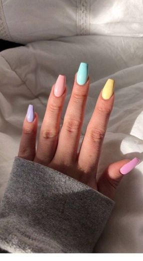Color nails