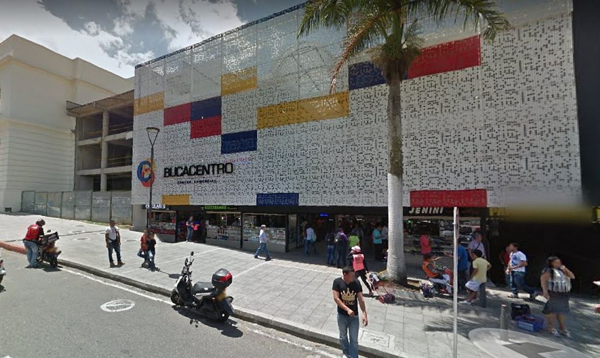 Lugar Centro Comercial Bucacentro