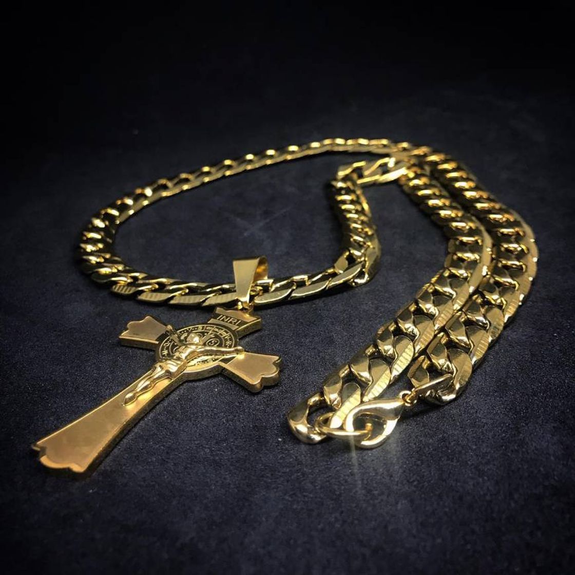 Fashion Crucifixo c/ Corrente Italiana Banhado a Ouro 18K

