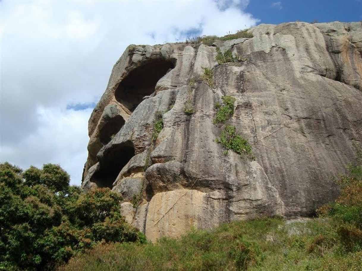 Lugar Pedra da Caveira